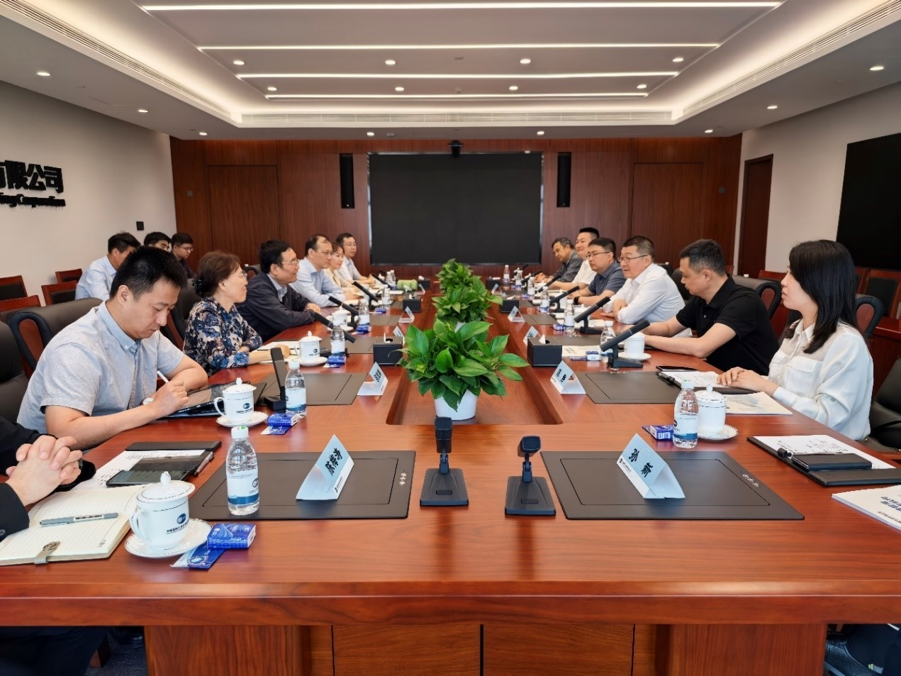 公司领导与公司定点帮扶的利辛县领导座谈交流.jpg